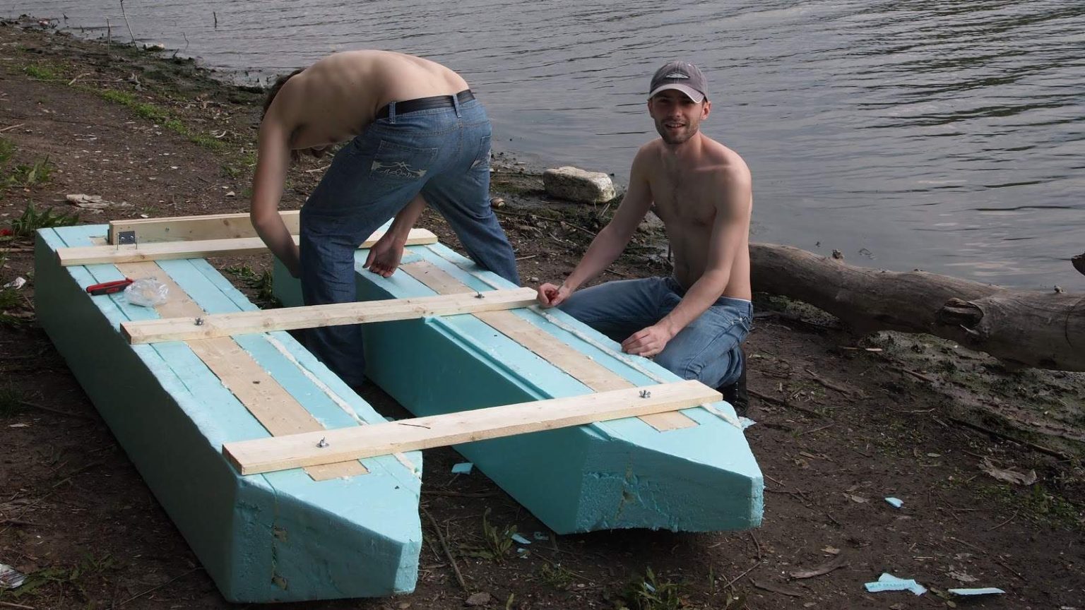 10 MustSee Floating Rafts Built by Random People at Home Floating Rafts